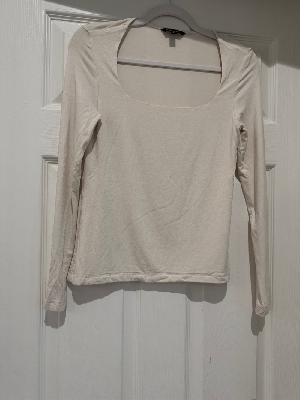 Banana Republic Long Sleeve Scoop Neck Top in Cream Size Small